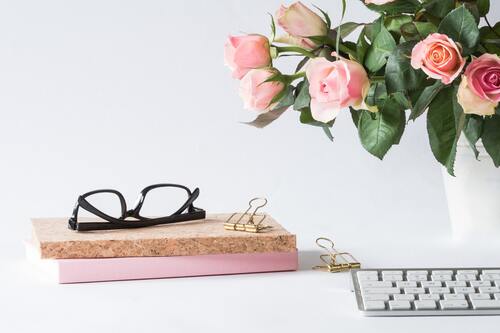 цветы, розы, розовые розы, книга, букет, очки