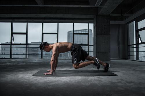 спорт, фитнес, спортивный зал, мужчина