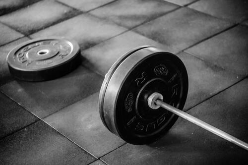 спорт, спортивный зал, штанга, черно белые